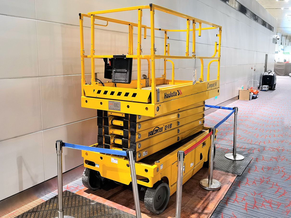 14米剪式升降車 14米剪式升降車