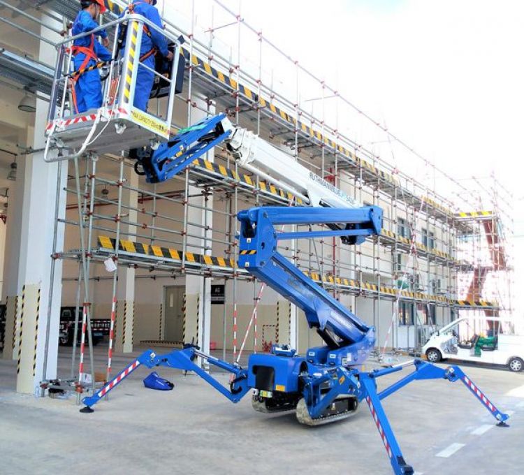 德國清潔公司引進(jìn)新型蜘蛛車提升高空作業(yè)能力