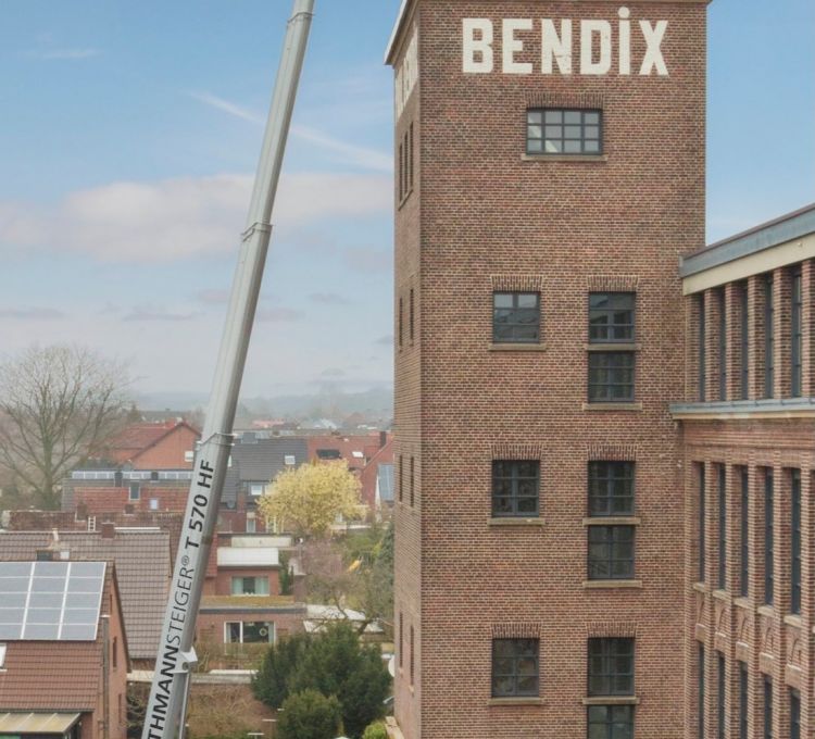 蘇格蘭老牌清潔公司Palmer & Co引進(jìn)57米車載式高空作業(yè)車—T570